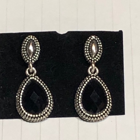 🆕Gorgeous black & silver earrings NWT - Picture 12 of 16